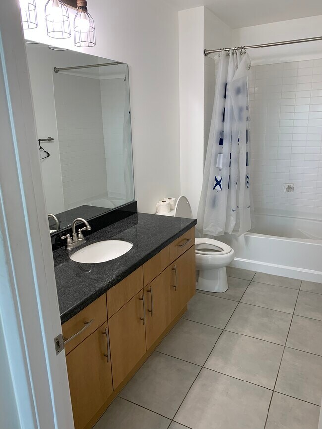 Master Bedroom On-Suite - 300 S Australian Ave