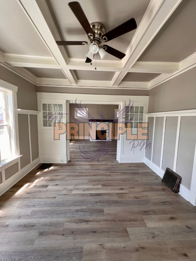 Building Photo - **Charming Remodeled Craftsman Home for Re...