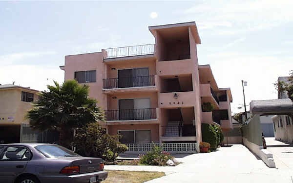 Primary Photo - 1322 S Ogden Dr