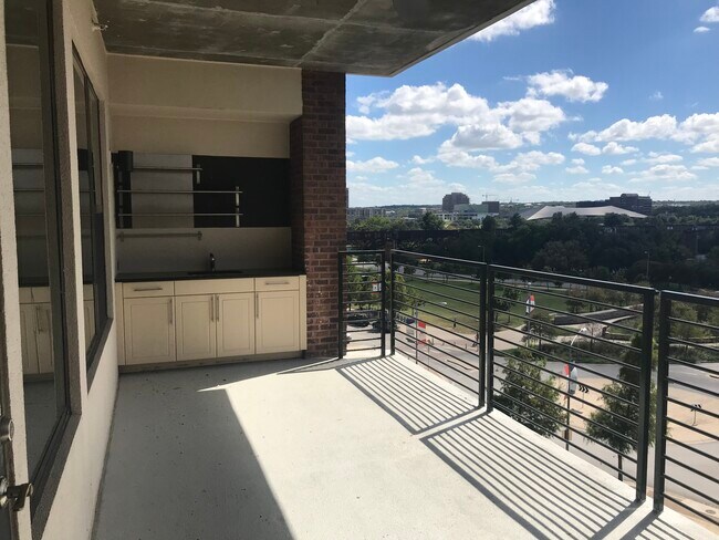 Building Photo - 115 Sandra Muraida Way