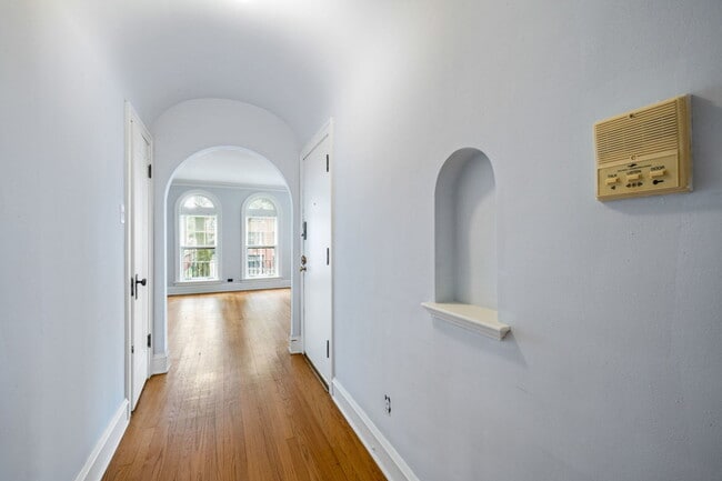 Building Photo - 7531 N Seeley Ave