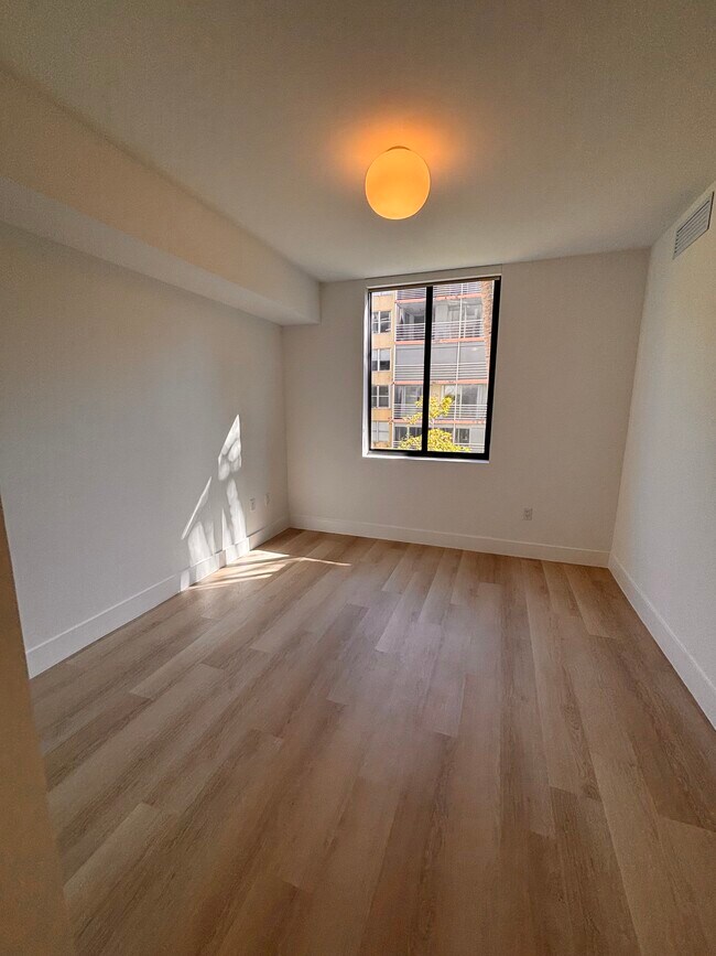 Foto del edificio - 1904 Monroe St