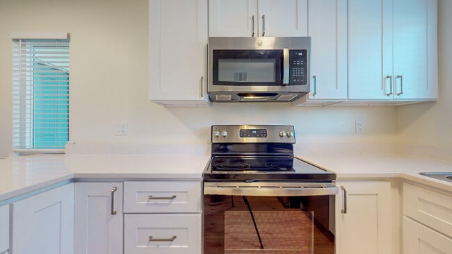 Kitchen - Stove + Microwave - Sonoma Park Apartments