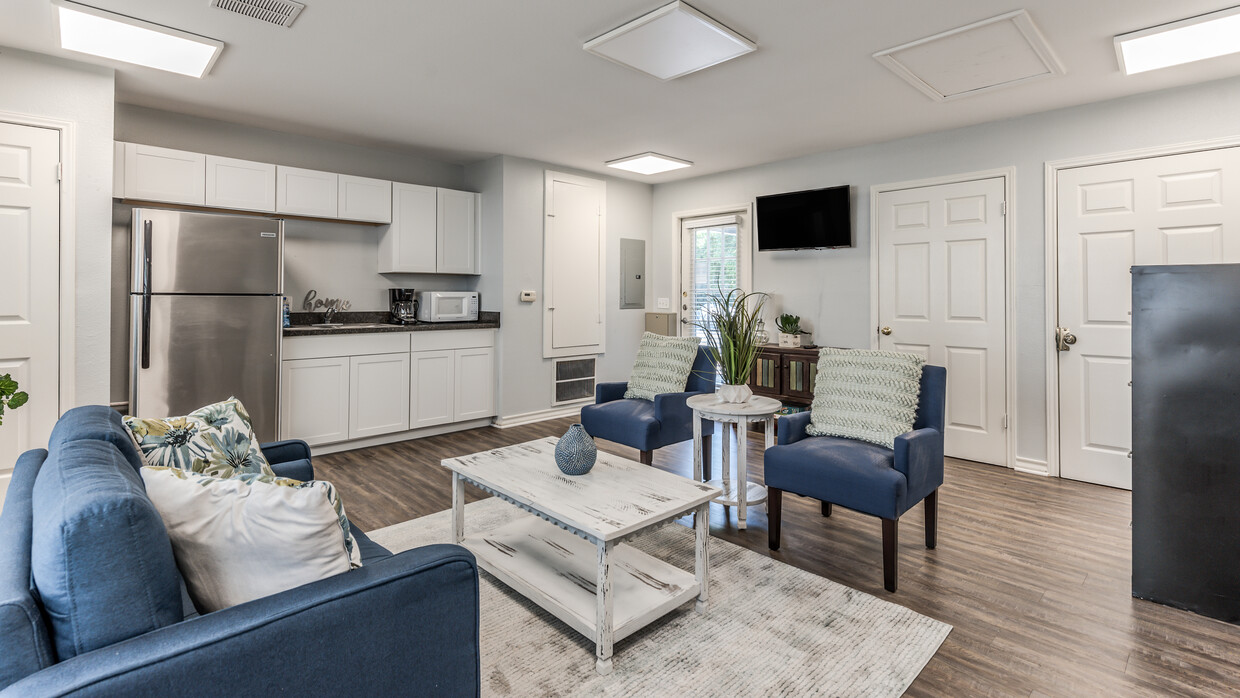 Amenidad de la sala comunitaria - Kingfisher Creek Apartments