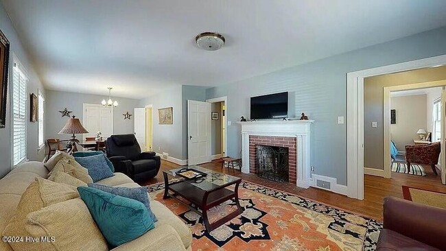 Foto del edificio - 1105 W Rock Spring Rd