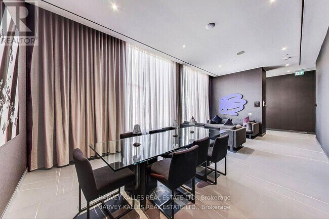 Building Photo - 11 Yorkville Ave