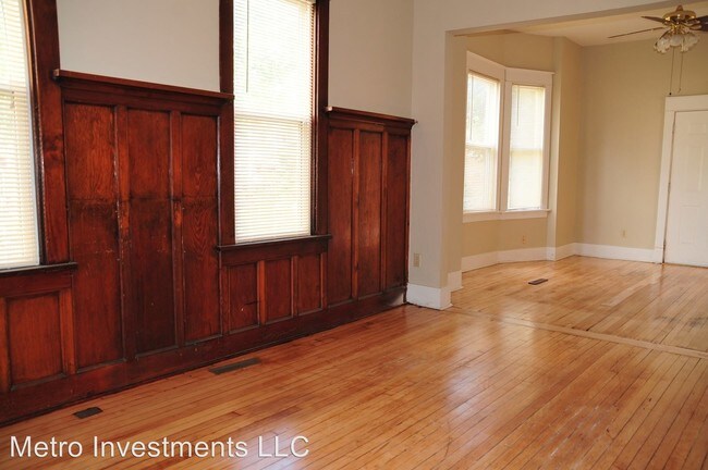Building Photo - 829 E Clarke St