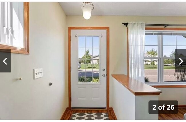 Building Photo - 3239 Oak View Dr