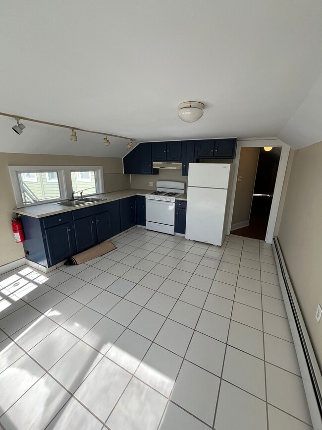 Kitchen - 33 Washington St