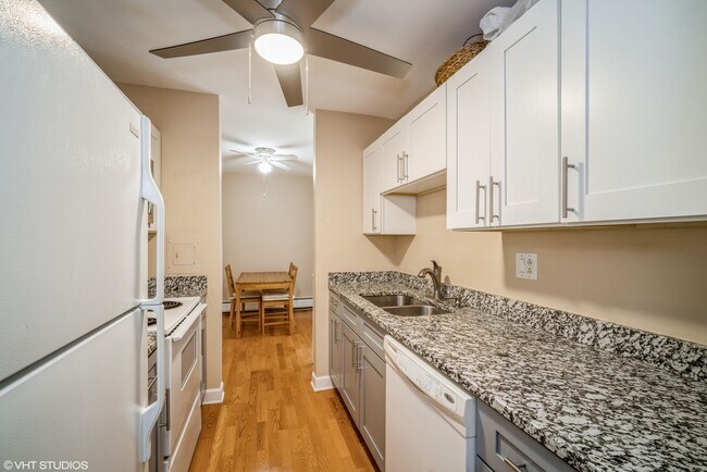 Foto del edificio - 1806 Hemlock Pl