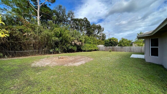 Building Photo - Pet-Friendly 3BR/3BA Single-Family Home in Port Saint Lucie