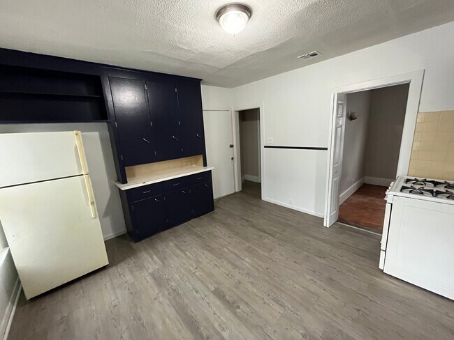 Kitchen - 1213 E 8th St