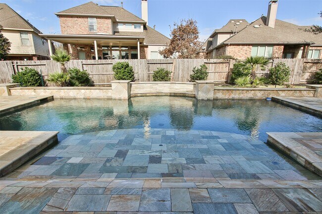 Building Photo - 35 Winhall Pl