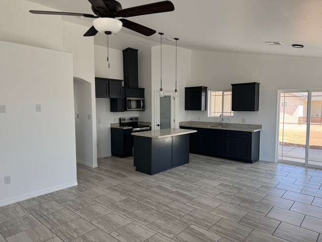 Building Photo - Newer San Luis Three Bedroom Home