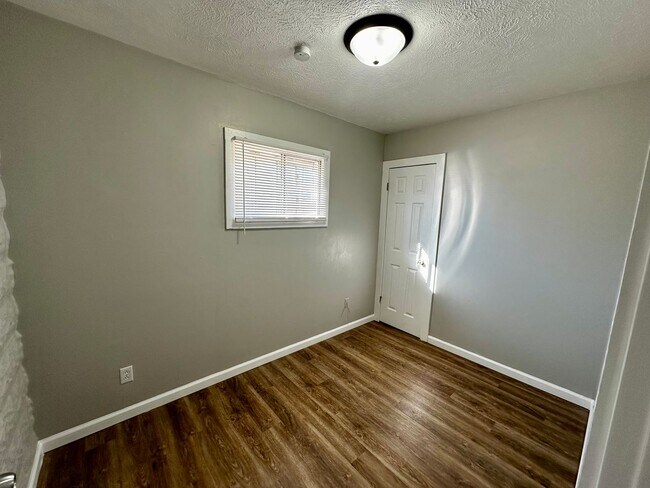 Foto del edificio - 2 Bedroom House for Rent