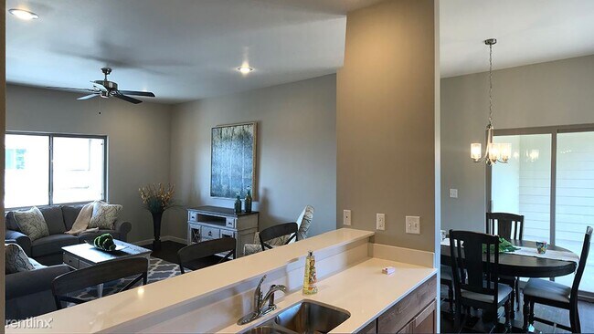 Building Photo - 2 br, 2 bath Townhome - 123 Vista View Dr