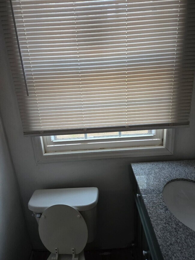 Foto del edificio - 1004 W Main St