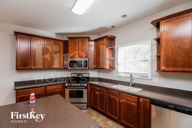 Building Photo - 1030 Cureton Dr