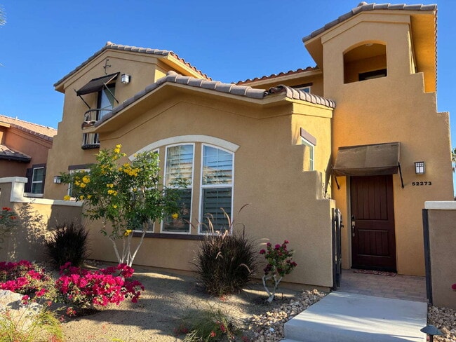 Foto del edificio - Scenic Views, Furniture optional, 3-Bedroom/2-Story Home Available for a 1 year or more lease term