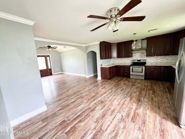 Building Photo - 1069 Carmel Dr