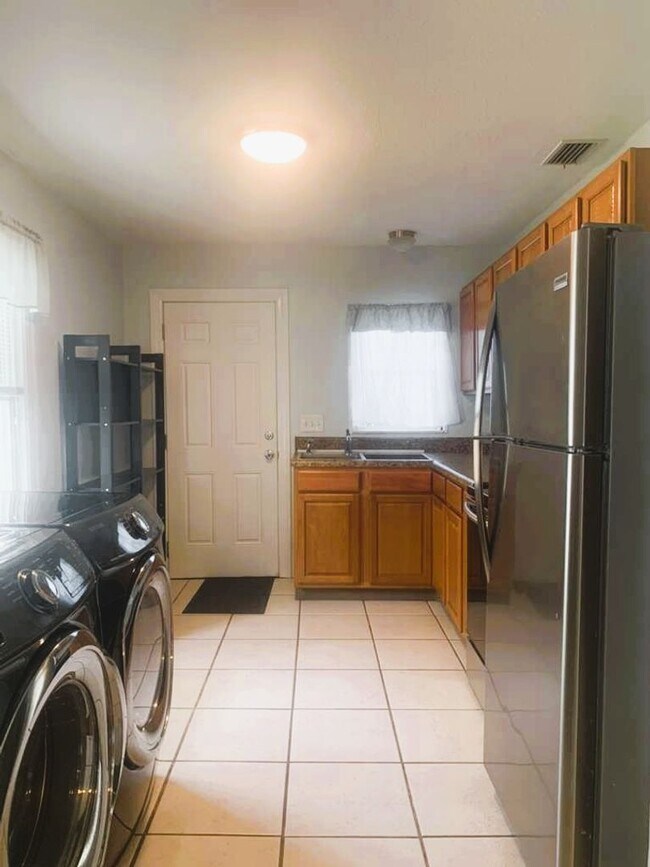 Foto del edificio - Charming 2 Bedroom 1 Bath in Central Gulfport