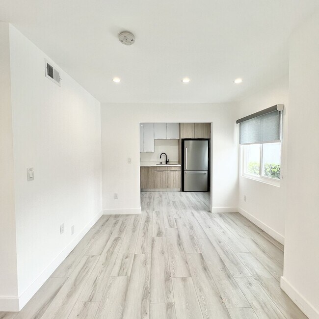Foto del edificio - 2034 S Garth Ave