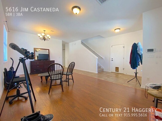 Building Photo - Spacious 5 Bedroom Northeast Home!