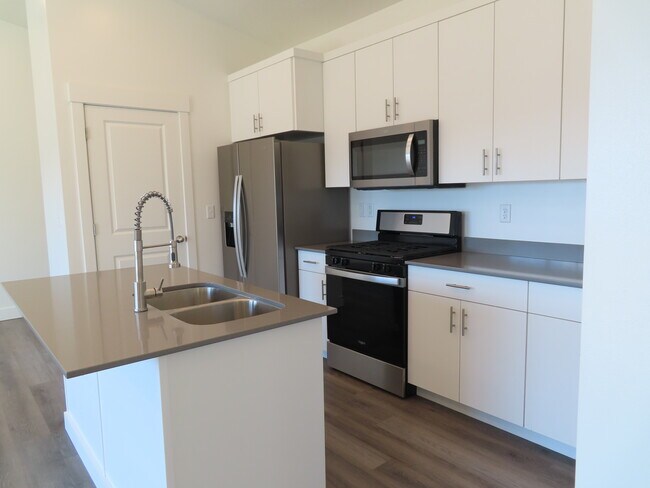 Building Photo - 163 E 550 N