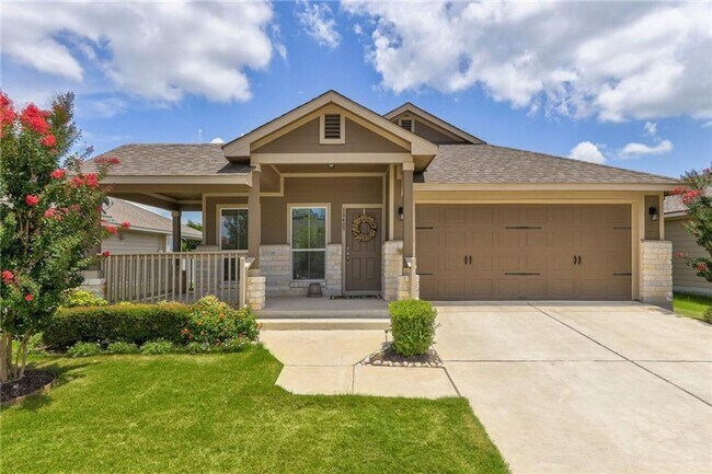 Building Photo - Spacious & Beautiful 3/BR 2/BA Home with E...