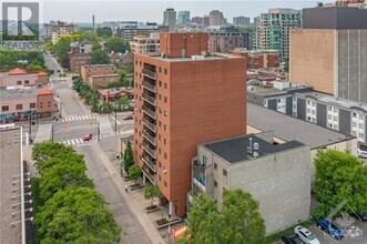 Building Photo - 154 Nelson St