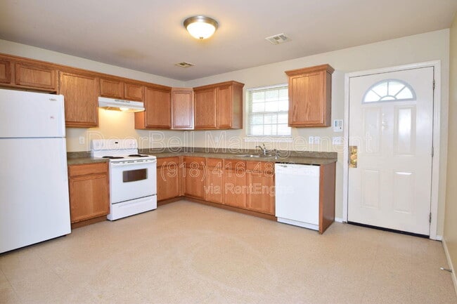 Building Photo - 6025 S Madison Pl