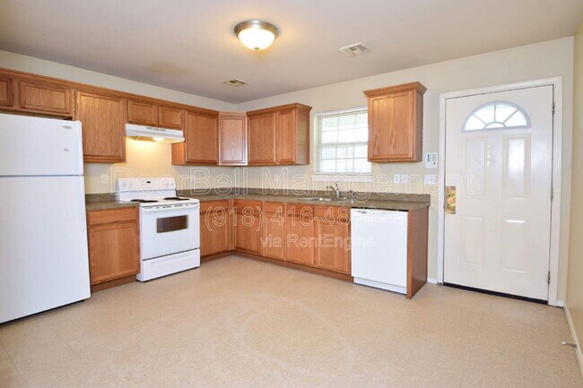 Foto del edificio - 6025 S Madison Pl