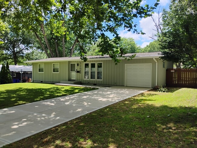 Building Photo - 7128 Lowell Ave
