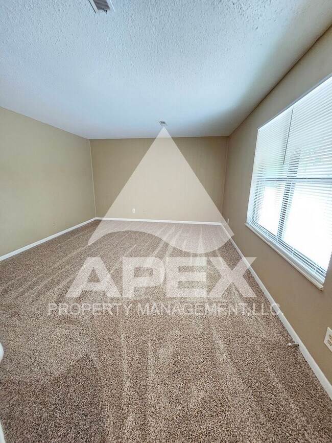 Foto del edificio - NICE - 2 Bedroom 1.5 Bath Townhouse WEST o...