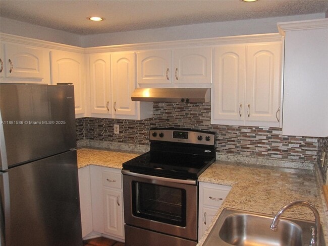 Building Photo - 5176 S University Dr