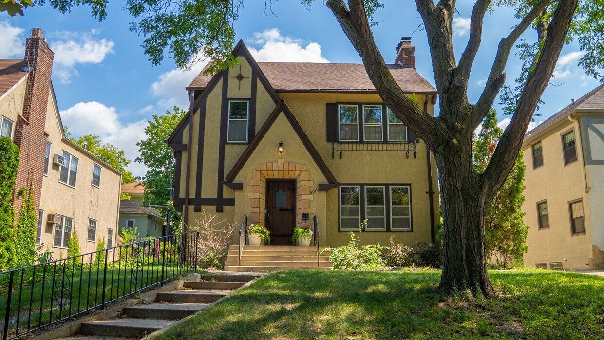 Foto principal - 4017 DuPont Ave S