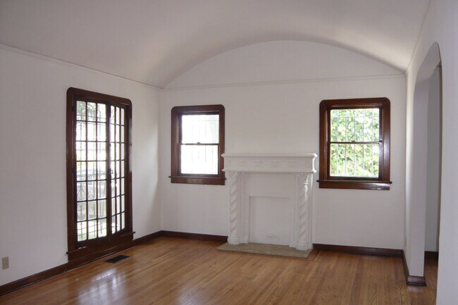 Living Room - 465 N Alta Vista Blvd