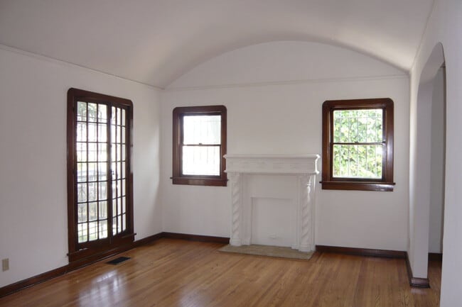 Living Room - 465 N Alta Vista Blvd
