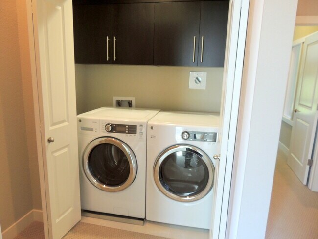 Foto del edificio - Hurry! RARE VACANCY! 3 BR Model home with ...