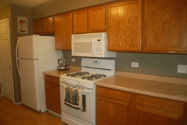 Kitchen - 404 Village Creek Dr