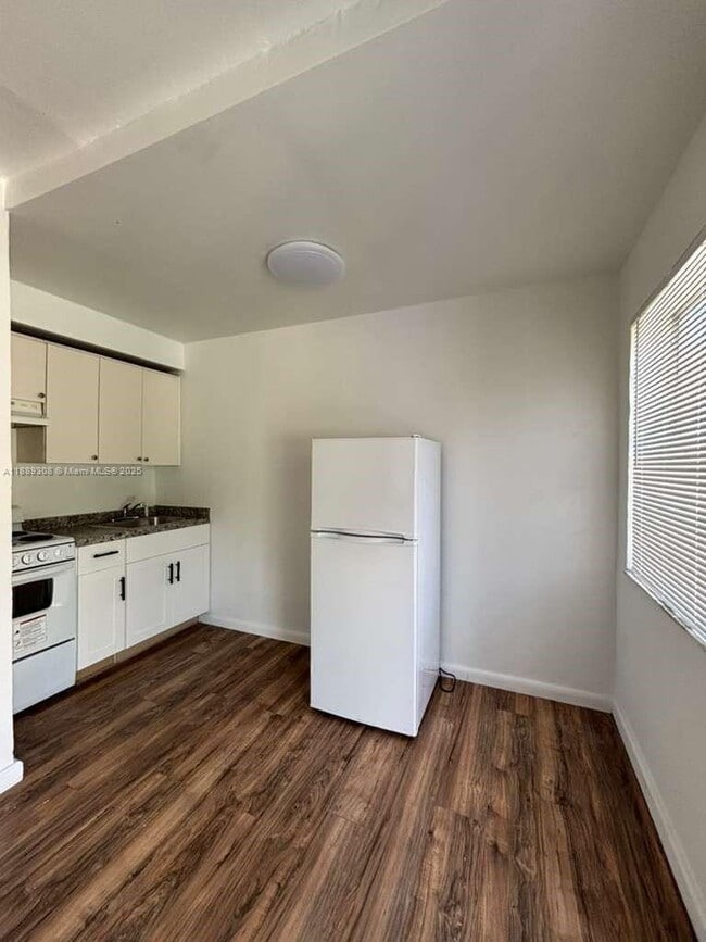 Foto del edificio - 146 NE 55th St