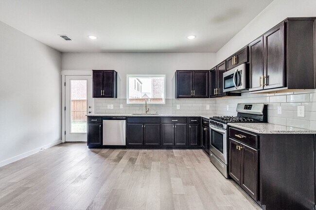 Building Photo - Charming 3BR and 2.5 Bath House in Mesquite