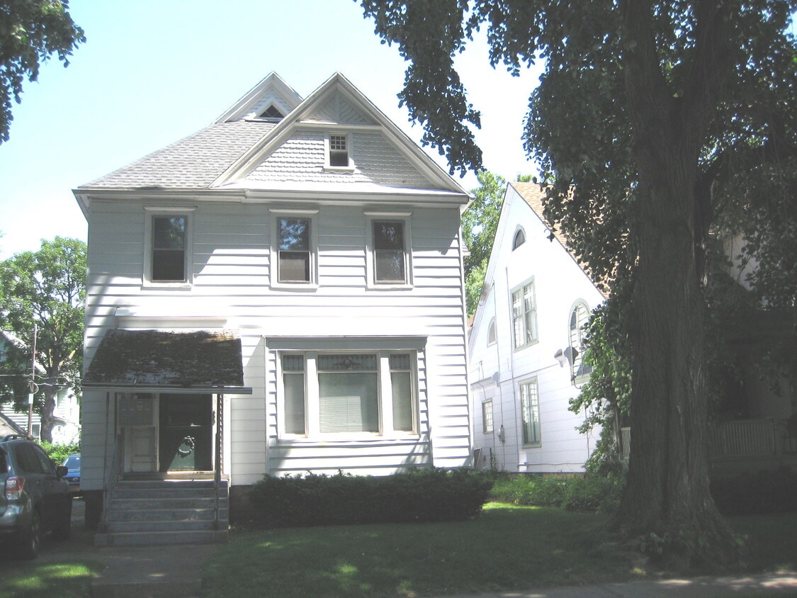 Primary Photo - 46 Brighton St