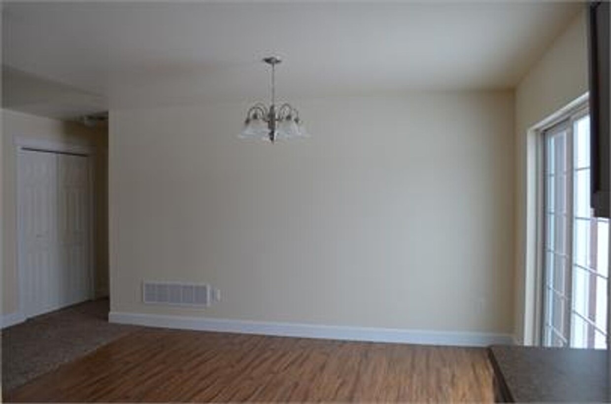 Foto principal - 3 bedroom 2 bath in Meadowlark Subdivision