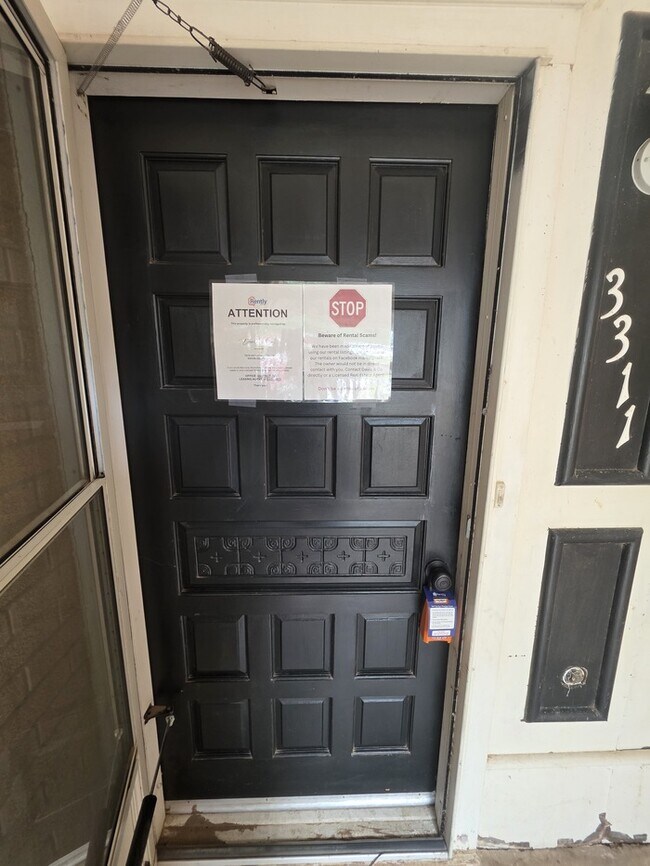 Foto del edificio - 3 bed 2 bath home with 2 car garage!