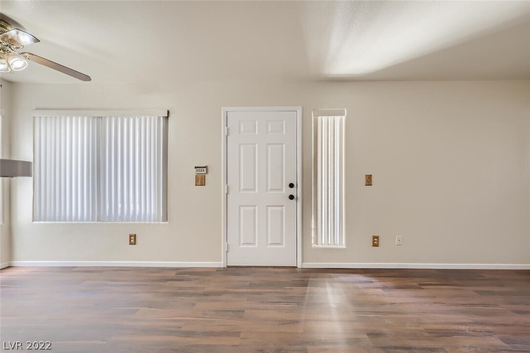 Foto del edificio - 5114 Mandalay Springs Dr