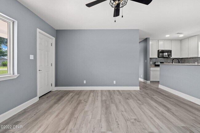 Foto del edificio - 162 N Anita Dr