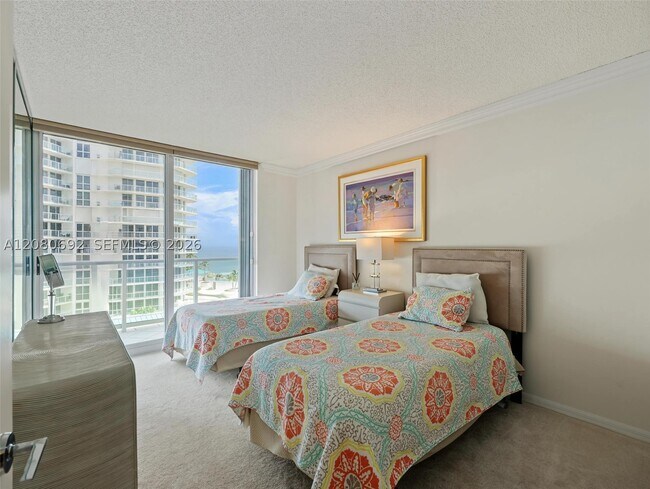 Building Photo - 16445 Collins Ave