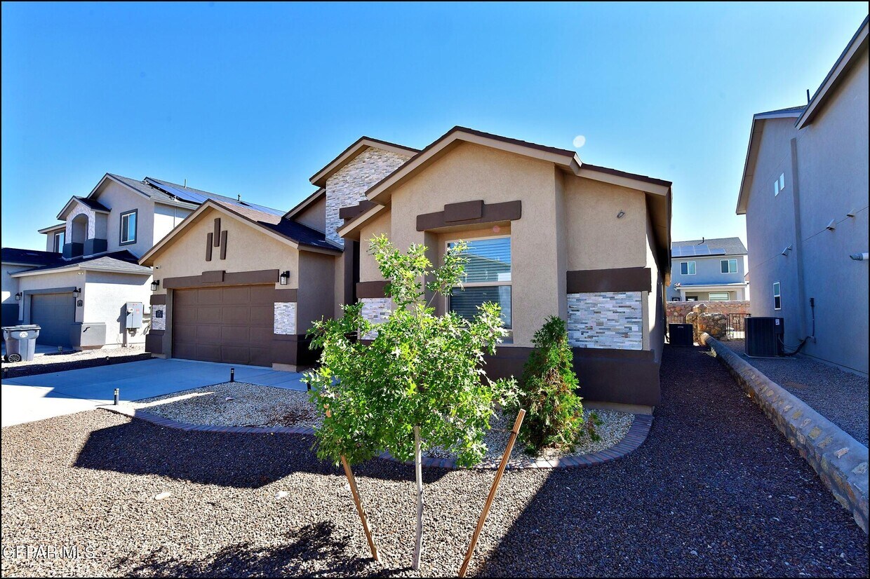 Foto principal - 10716 Drew Pearson Dr