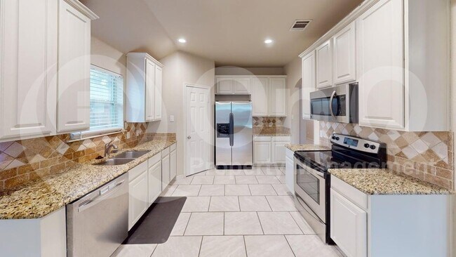 Foto del edificio - 4828 Curzon Ave